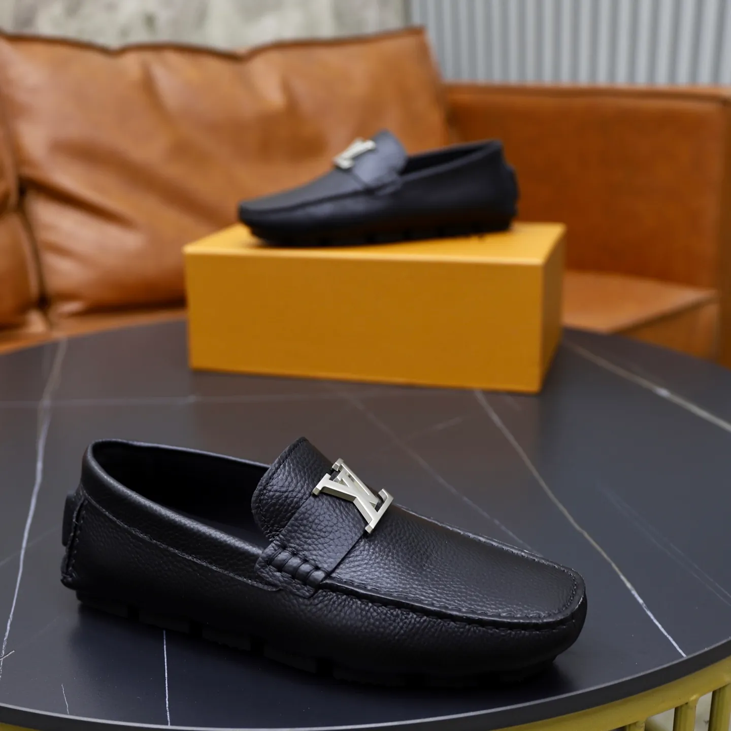 Ex-factory price: 480💰【LV】Louis Vuitton ⚠️High-end men’s driving and pedal series ⚠️38-44 (customized for 45) ⚠️All original cowhide leather! Thick and soft! Made entirely of calfskin lining! Rubber sheet anti-slip beanie sole! Three-dimensional package technology! Fashionable and classic! Handicrafts! Original high quality! Feel free to compare!